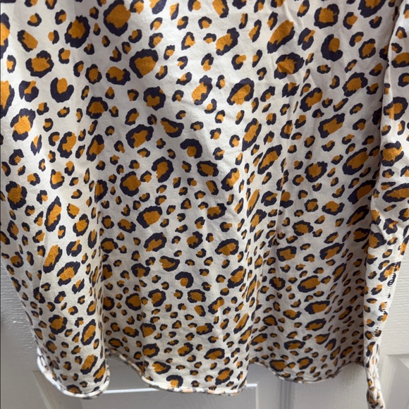 Maeve Leopard Print V-Neck Tee - Picture 9 of 14